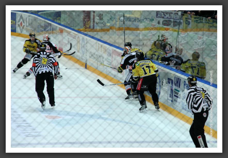 051013_IceHockey_13