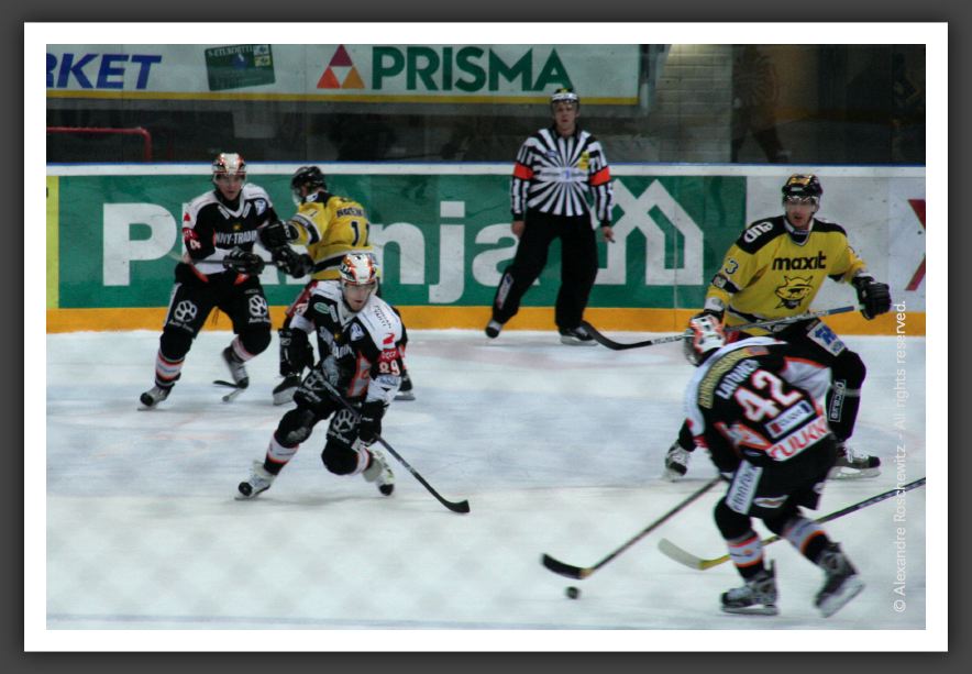 051013_IceHockey_25