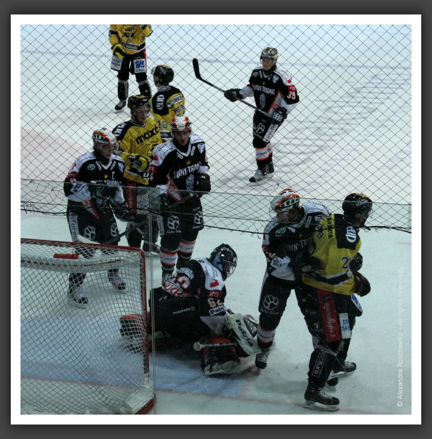 051013_IceHockey_52